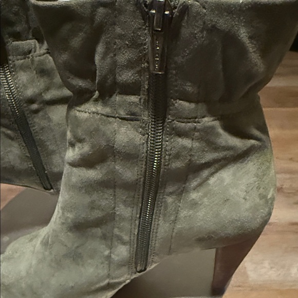 Pre-owne Vince Camuto olive green Suede Peep-Toe Boots - Picture 7 of 15
